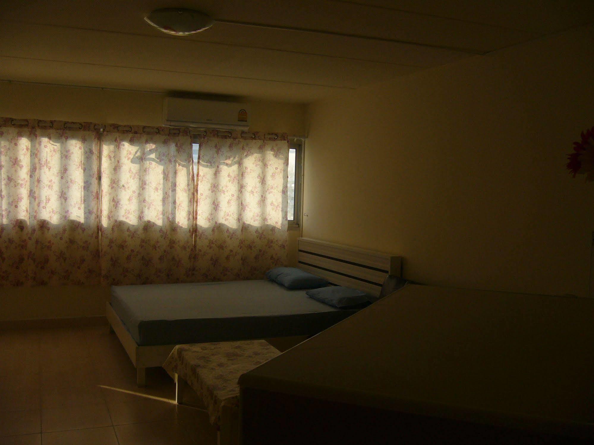 Impact Muang Thong Thani Service Condominium 방콕 외부 사진